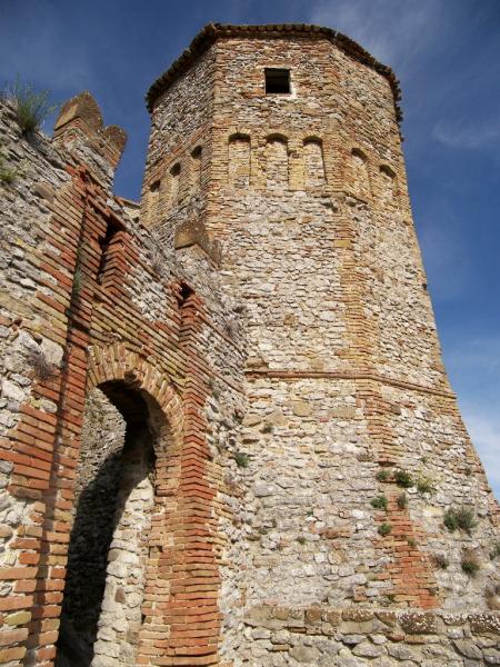 Rocca Di Montebello - ingresso al castello