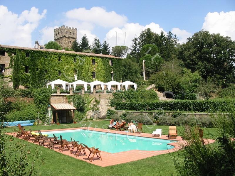 Castello Di Santa Cristina, veduta della Torre con piscina