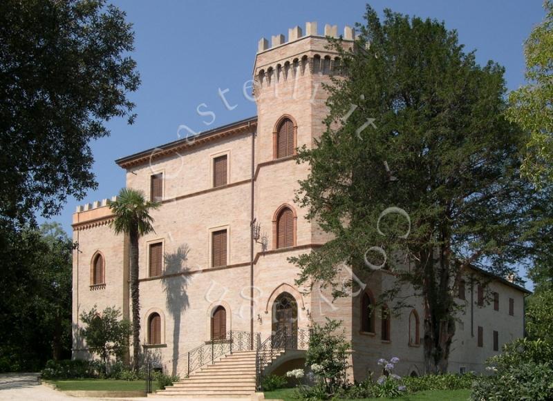 Castello Montegiove, veduta esterna