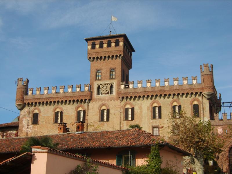 Castello Di Mazz&egrave; - Facciata del castello