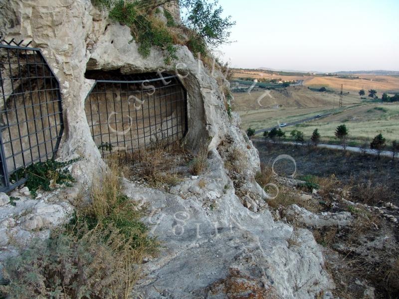 Castello Di Calatasudemi, ambienti scavati nella roccia