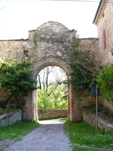 Castello Di Montegibbio - l'ingresso dalla parte interna