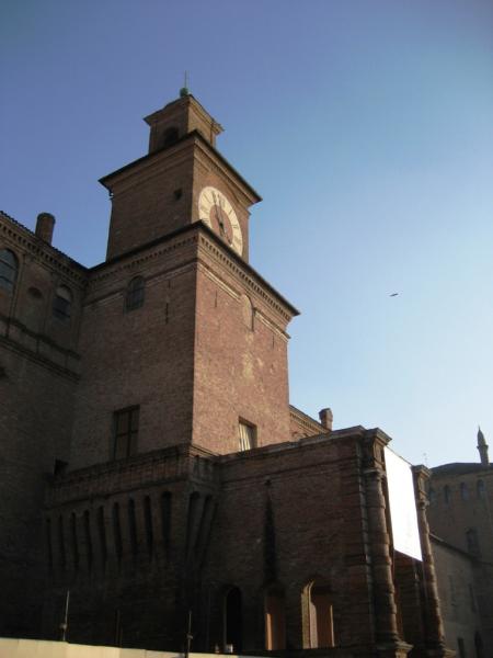 Castello dei Pio di Carpi - entrata del comune