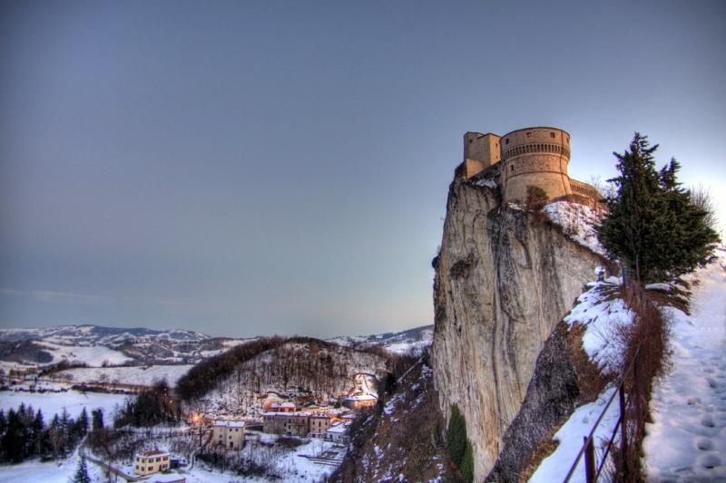 Rocca Di San Leo, panoramica da sud all'alba