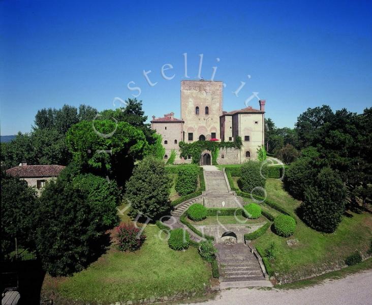 Castello Della Montecchia, veduta esterna