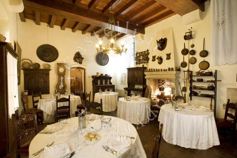 Castello Di Bevilacqua, la sala ristorante
