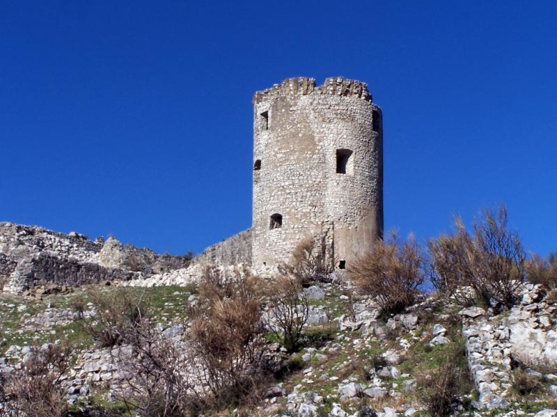 Castello Di Avella, paertcolare della torre circolare