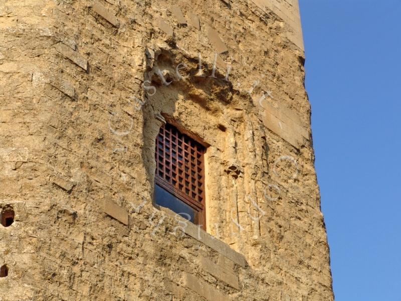 Torre Di Federico A Enna, particolare di una finestra