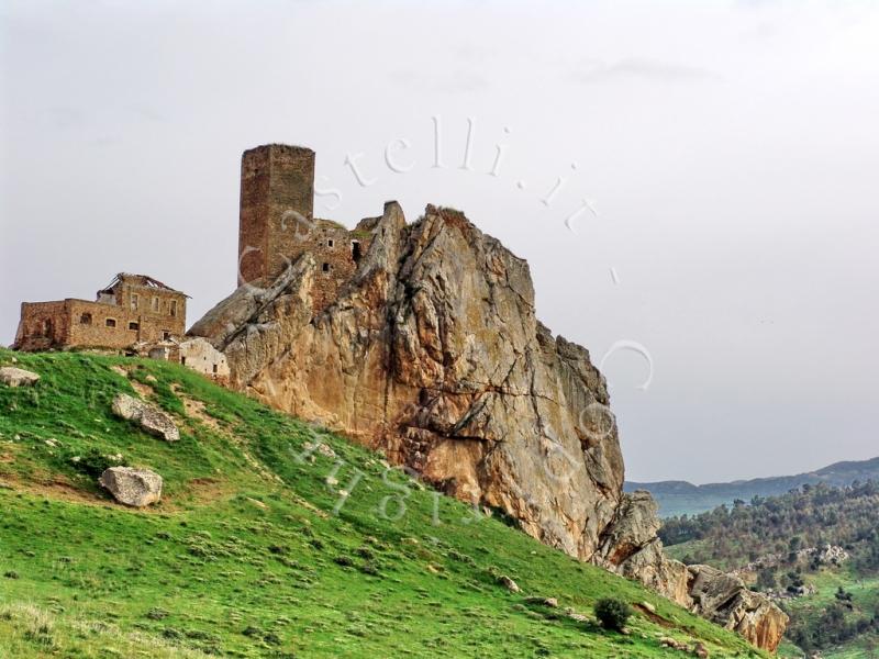 Castello Di Gresti O Pietratagliata, panoramica da nord del meraviglioso sito rupestre