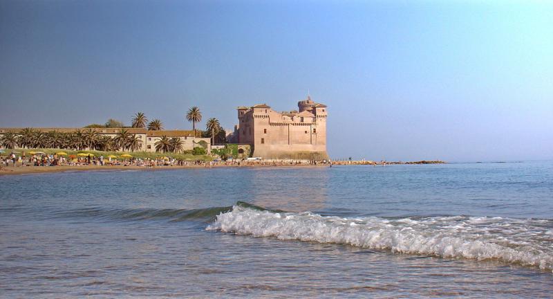 Castello di Santa Severa, panoramica dalla spiaggia