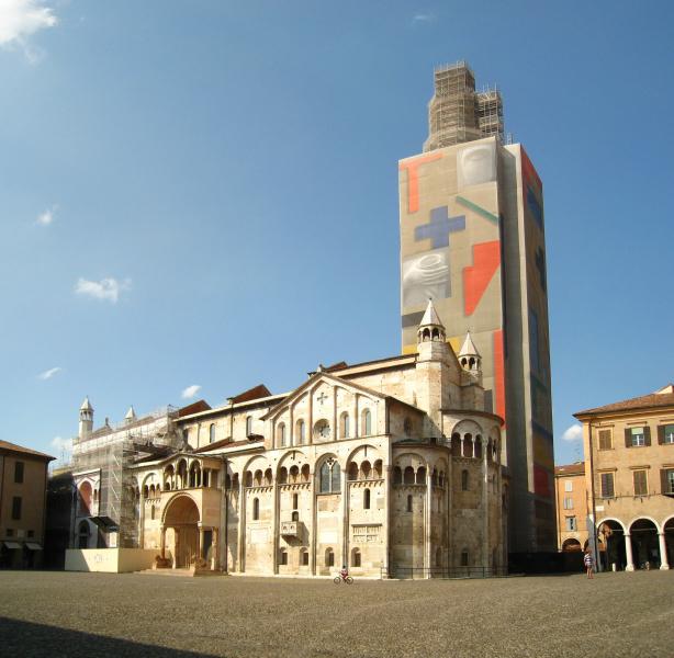 Torre Ghirlandina durante gli ultimi lavori di restauro