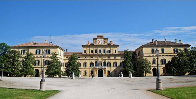 Palazzo Ducale Di Parma, panoramica frontale