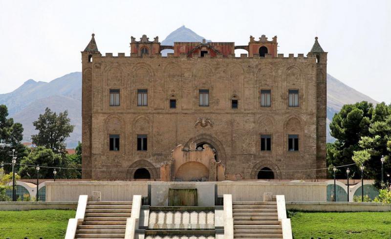 Castello Della Zisa, panoramica dalla piazza