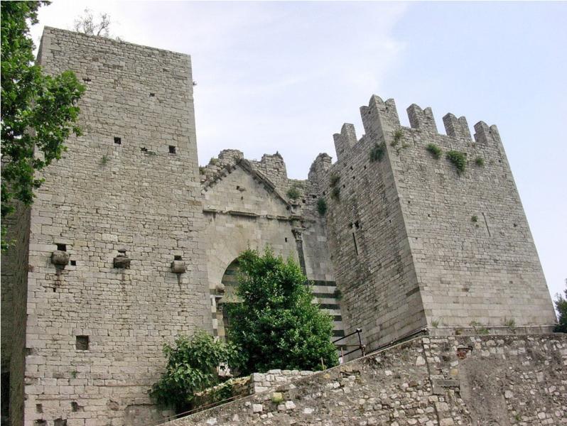 Castello dell'Imperatore di Prato, panoramica del lato ingresso