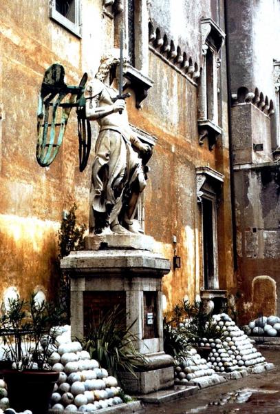 Castel Sant'Angelo - particolare del cortile interno