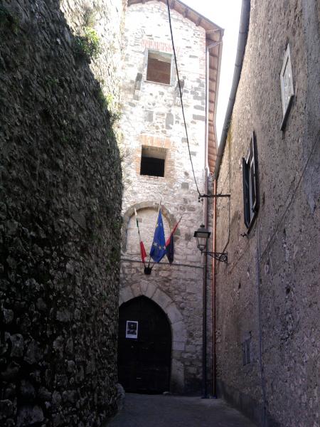 Rivellino e portale a sesto acuto dell'ingresso