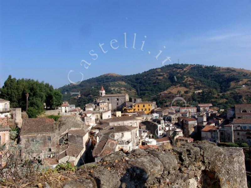 Castello Grande Di Castiglione Di Sicilia, panorama sul borgo dal cortile-terrazza