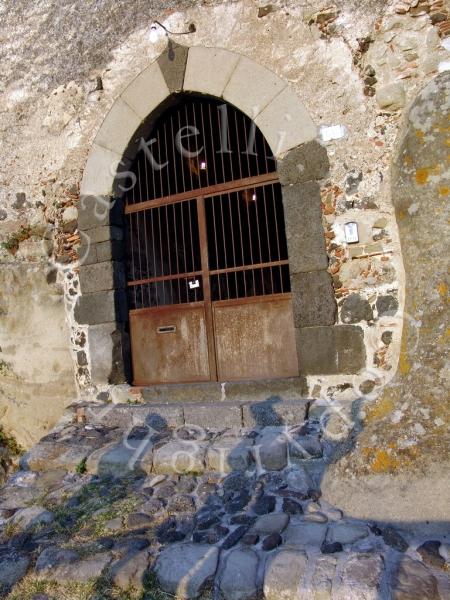 Castello Grande Di Castiglione Di Sicilia, il portone ogivale d'ingresso