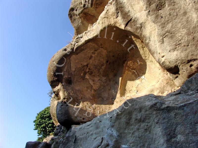Castello Grande Di Castiglione Di Sicilia, ci&ograve; che resta della chiesa rupestre di Santa Barbara