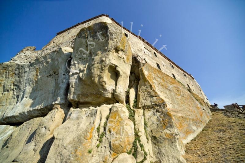 Castello Grande Di Castiglione Di Sicilia, la rupe vista dalla base della scalinata d'ingresso