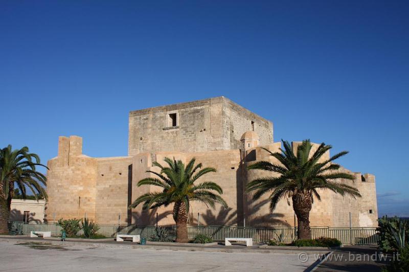 Castello Di Brucoli, panoramica dalla piazza antistante (ovest)