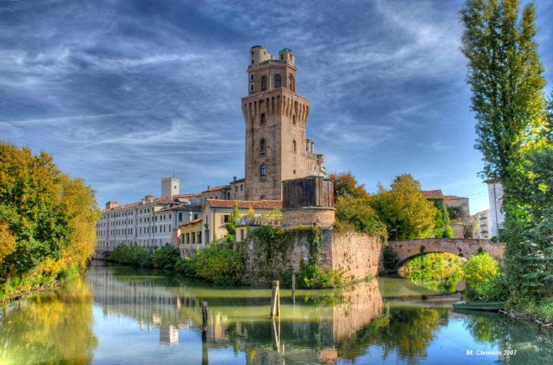 Castello Carrarese A Padova, panoramica sulla Torre Torlonga, chiamata anche Torre della Specola