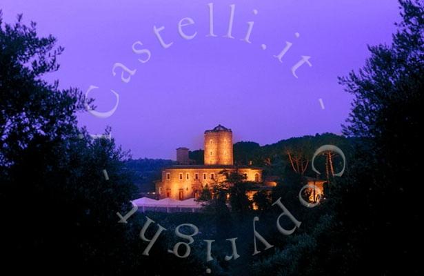 Castello della Castelluccia, veduta esterna notturna