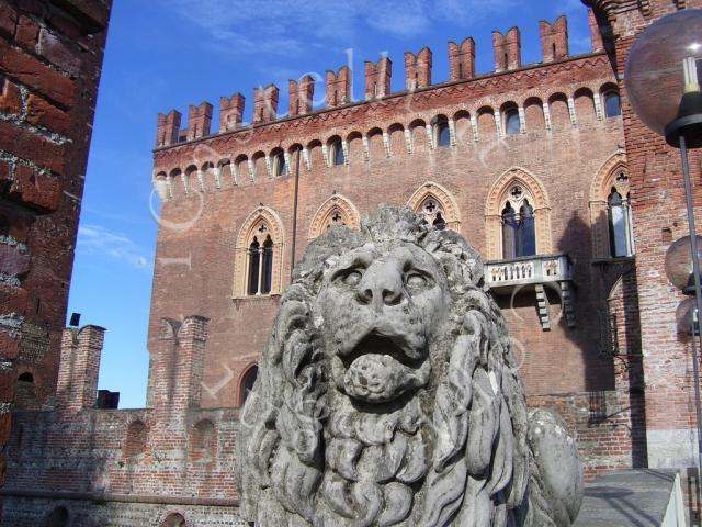 Castello di Carimate, ingresso principale