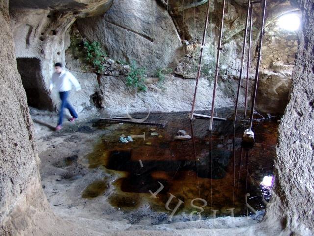 Castello di Gagliano, l'ipogeo allagato chiamato anche stanza della spada