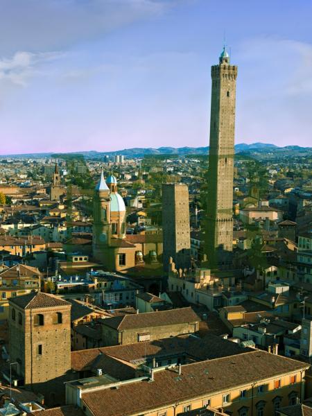 "Le due Torri" viste dalla sommit&agrave; della Prendiparte