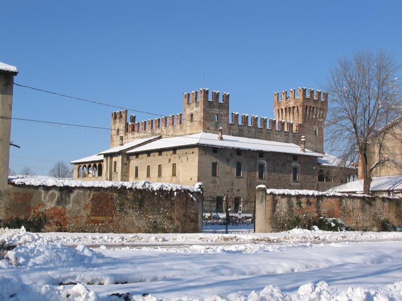 Castello Di Malpaga sotto la neve