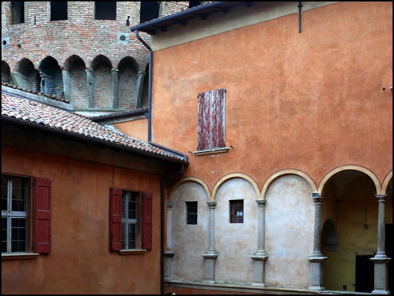 Rocca Sforzesca Di Dozza - particolare dal cortile interno