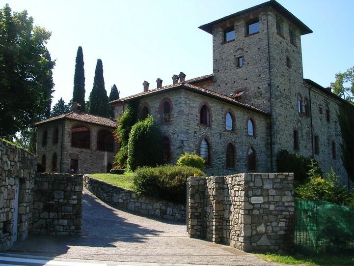 Castello Di Casiglio, ingresso esterno