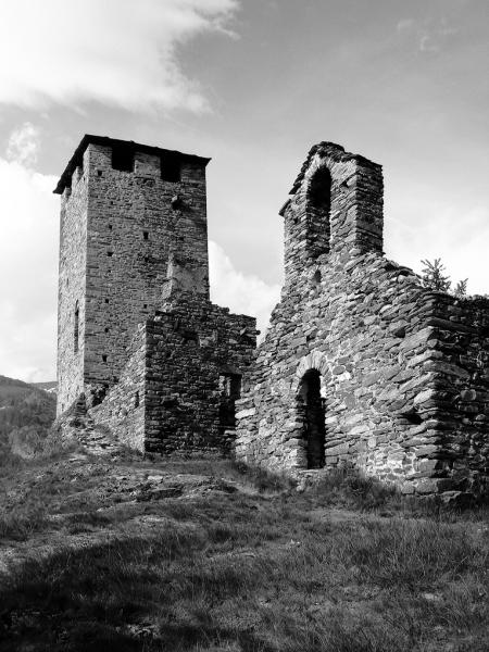 Castello Di Graines - Il castello e la cappella - bianco e nero