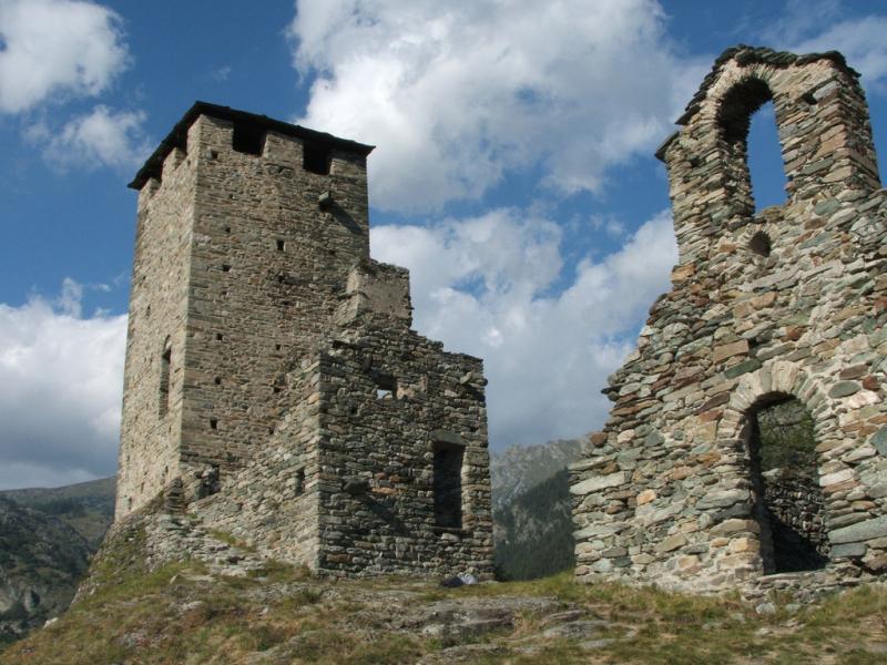 Castello Di Graines - la torre e la cappella