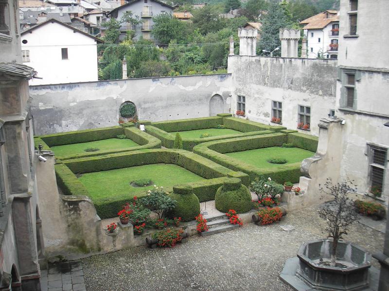 Castello di Issogne - giardino