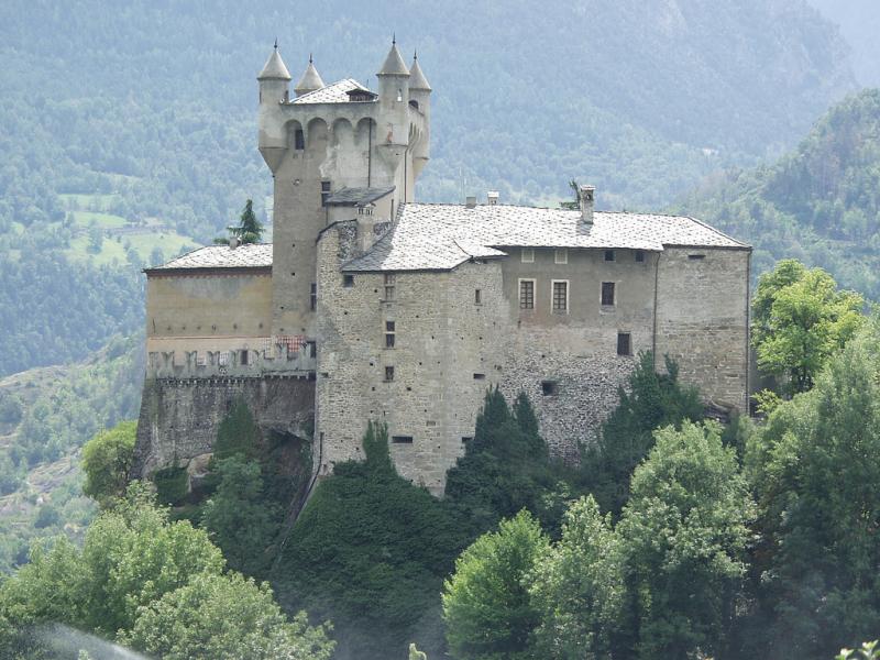 Castello Di Saint-Pierre - il castello immerso nel verde