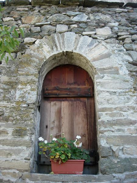 Castello Sarriod De La Tour - porta ad arco