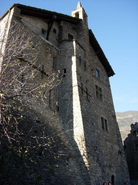 Castello Sarriod De La Tour - veduta laterale