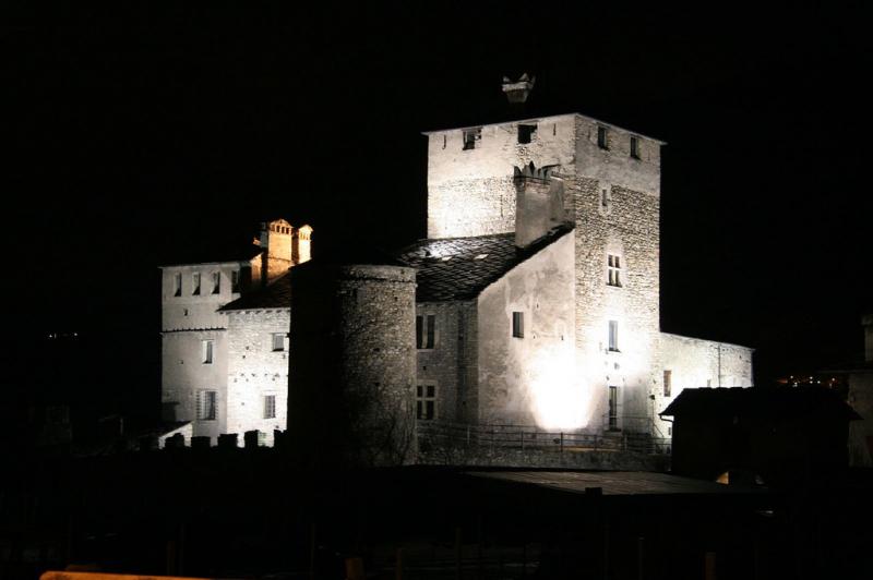 Castello Sarriod De La Tour - illuminazione notturna