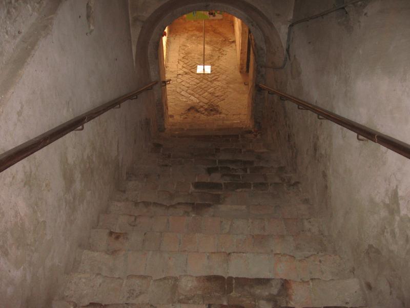 Castello Di Arceto - scale interne per accedere ai sotterranei