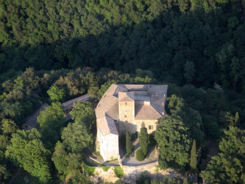 Castello di Bianello - veduta aerea