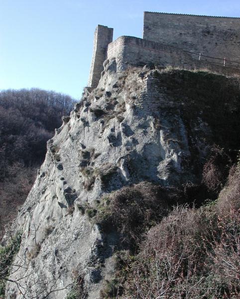 Castello di Carpineti - sullo strapiombo