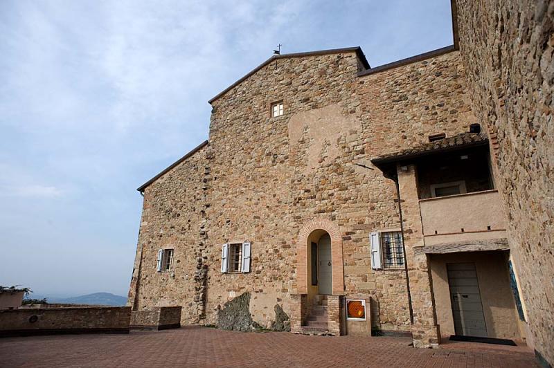 Castello Di Rossena - la chiesa dentro al borgo del Castello