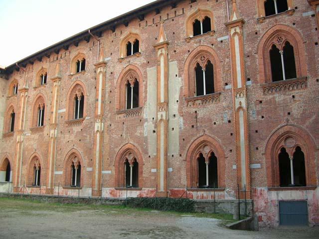 Castello Visconteo Sforzesco Di Vigevano - Facciata con bifore