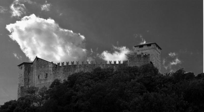 Rocca Borromeo Di Angera - Veduta esterna