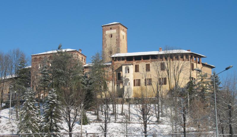 Castello Di Massazza O Rocca Dei Cavallari - Il castello  nella neve
