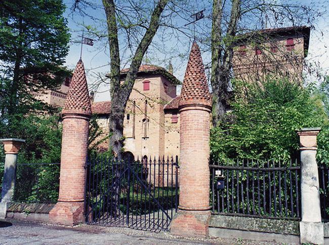 Castello Visconteo Di Cherasco - Veduta esterna