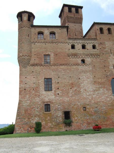 Castello Di Grinzane Cavour - Veduta esterna