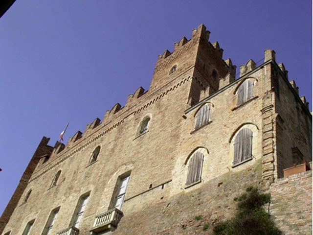 Castello Di Montemagno O Dei Conti Calvi Di Bergolo - Veduta esterna